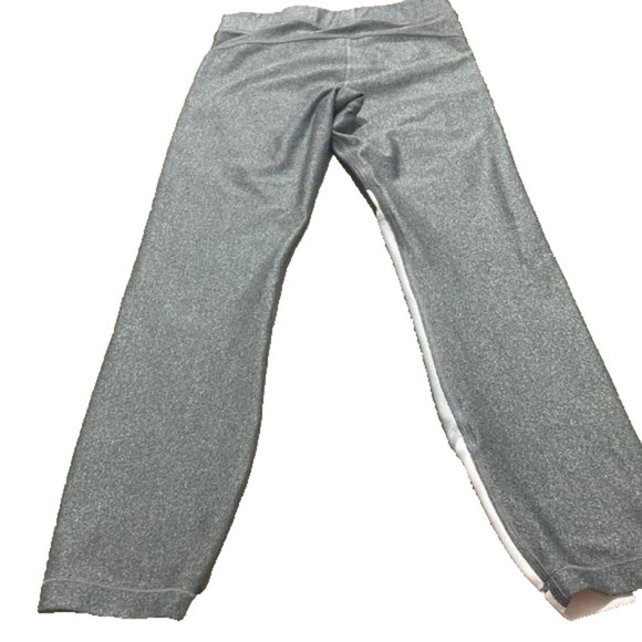 UA capri tights in light gray - Picture 2 of 4